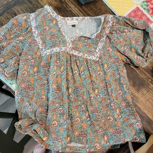 Universal Threads top